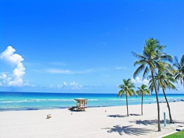Ferienwohnung Hallandale Gulfstream Pool Walk To The Beach Hallandale Beach Exterior foto