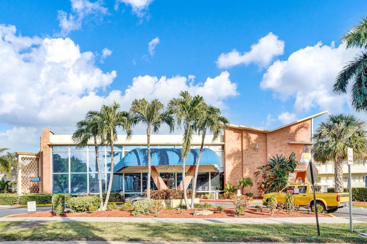 Ferienwohnung Hallandale Gulfstream Pool Walk To The Beach Hallandale Beach Exterior foto