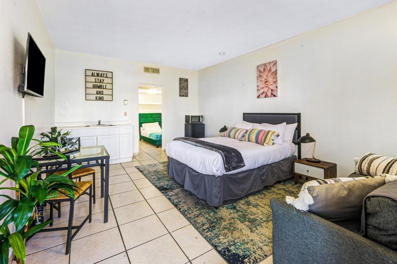 Ferienwohnung Hallandale Gulfstream Pool Walk To The Beach Hallandale Beach Exterior foto