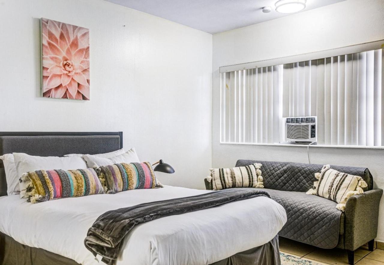 Ferienwohnung Hallandale Gulfstream Pool Walk To The Beach Hallandale Beach Exterior foto