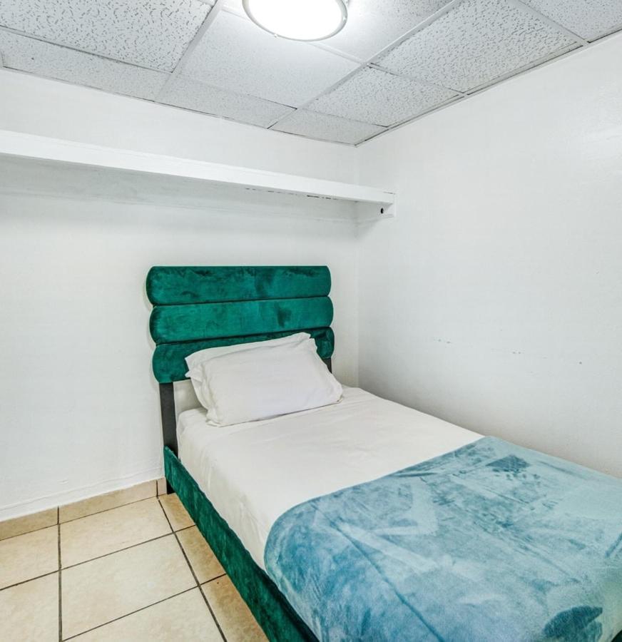 Ferienwohnung Hallandale Gulfstream Pool Walk To The Beach Hallandale Beach Exterior foto